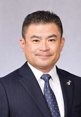 津隈 亮二 氏